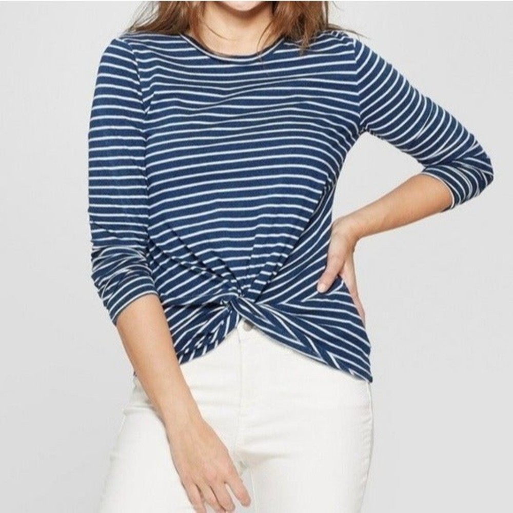 Universal Thread Blue Striped Twist Front Top M